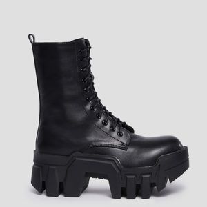 New in Box AZALEA WANG OLYMPIA-BLACK CHUNKY LACE UP BOOTIE Size 6 Dolls Kill